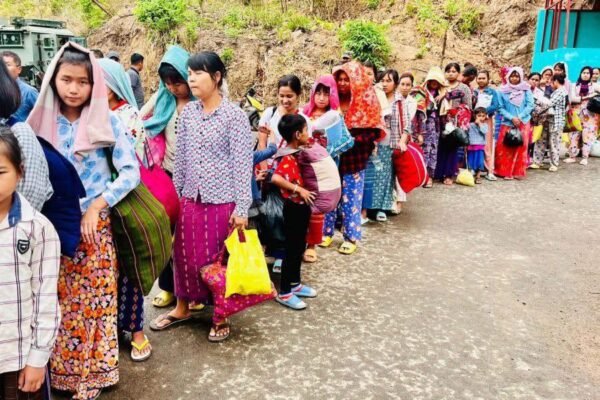 အိန္ဒိယနိုင်ငံကနေ မြန်မာနိုင်ငံကို လွှဲပြောင်းပို့ခံရတဲ့ အမျိုးသမီးနဲ့ ကလေး ၂၇ ဦးကို စစ်ကောင်စီက ဆက်လက်ဖမ်းဆီးထားတဲ့ အပေါ် အိန္ဒိယအစိုးရဘက်က တာဝန်ယူမှုရှိဖို့ India For Myanmar အဖွဲ့ကတောင်းဆို