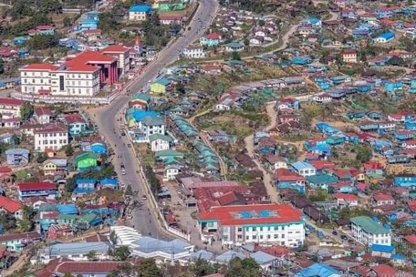 ဟားခါးမြို့မှာ လျှပ်စစ်မီးမရတာ ၃ လ ကျော်ကြာလာပြီဖြစ်ပြီးဟားခါးမြို့ဒေသခံတွေ ဖုန်း၊ ကွန်ပျူတာ အားသွင်းဖို့ ပိုက်ဆံပေးနေရ