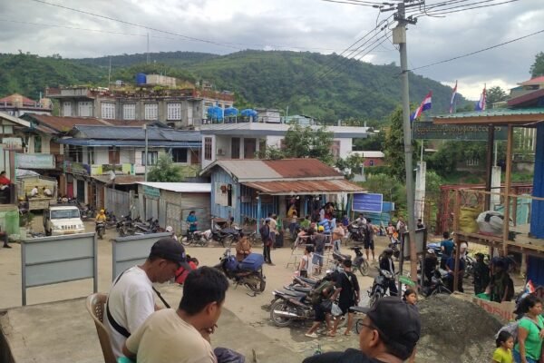 ရိခေါ်ဒါရ်မြို့ကဒေသခံအားလုံးနီးပါး နေရပ်ပြန်လာကြပြီလို့ သိရ