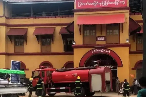 ပုသိမ်ထောင်မှာ အကျဉ်းကျနေတဲ့ ပလက်ဝမြို့နယ်က ဒေသခံ ၁၆ ဦး ဒီကနေ့မနက်မှာ ပြန်လွတ်လာတယ်လို့သိရ