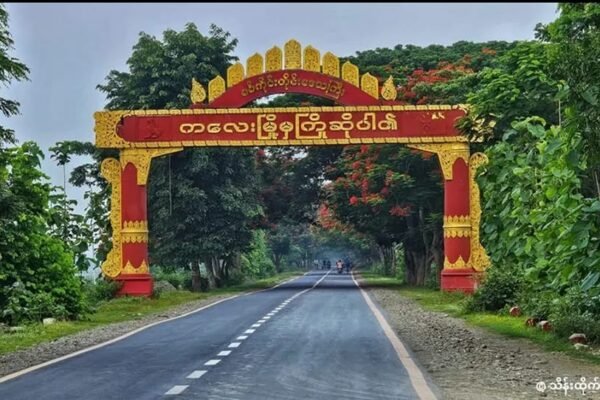 ကလေးမြို့နဲ့ အနီးဝန်းကျင်တွေမှာ စစ်တပ်က လူငယ်တွေကို စစ်မှုထမ်းဖို့ အိမ်စီးကားတွေနဲ့ပတ်ပြီး ဆက်ဖမ်းဆီးနေတယ်လို့ ဒေသခံတွေပြော
