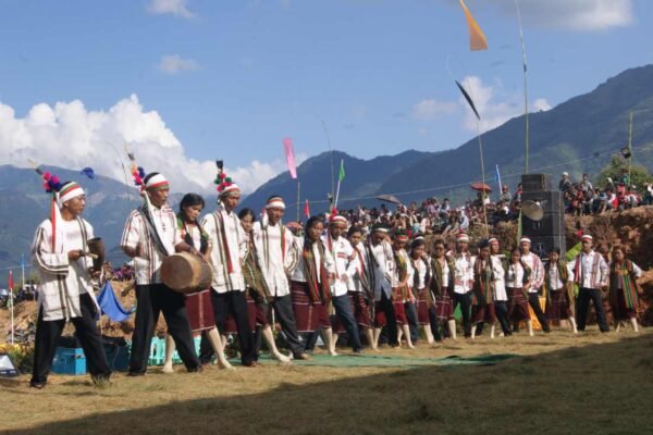 သူကြီးဟောင်း အဖြစ်မှ အမတ်လောင်း